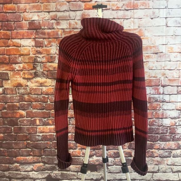 NWOT Marsh Landing Turtle Neck - Picture 2 of 2